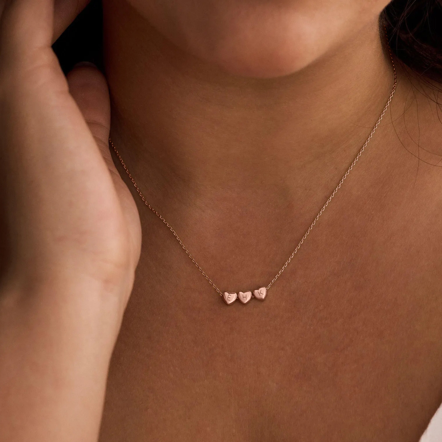 Collar personalizado con inicial y corazón